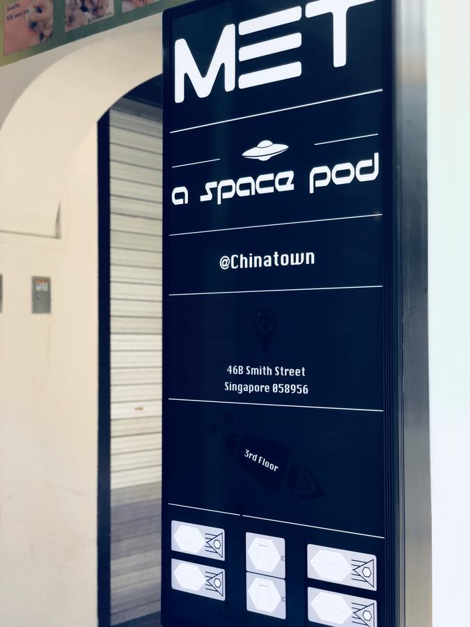 Met A Space Pod @ Chinatown Singapur Dış mekan fotoğraf
